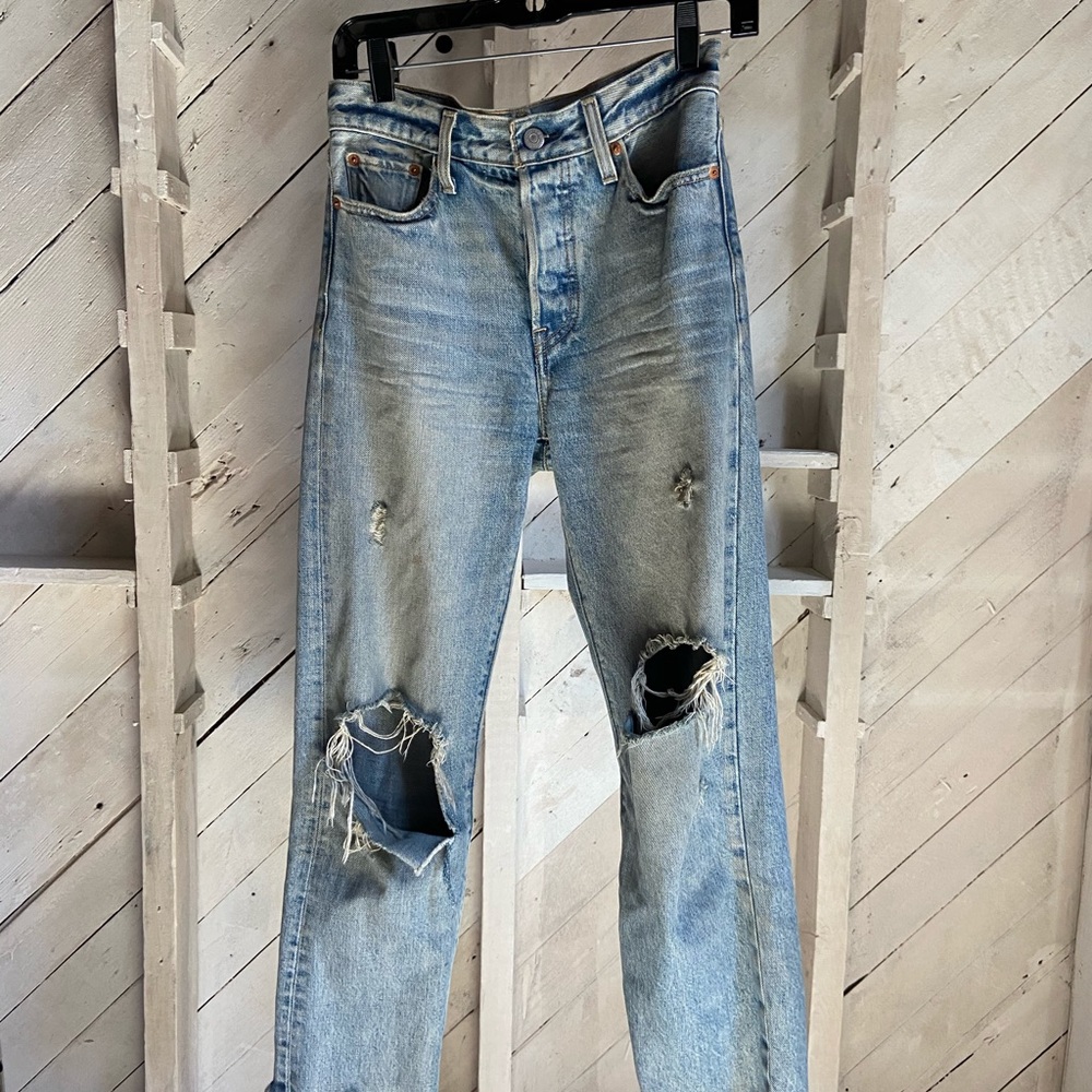 Levi’s 501 ripped denim pants